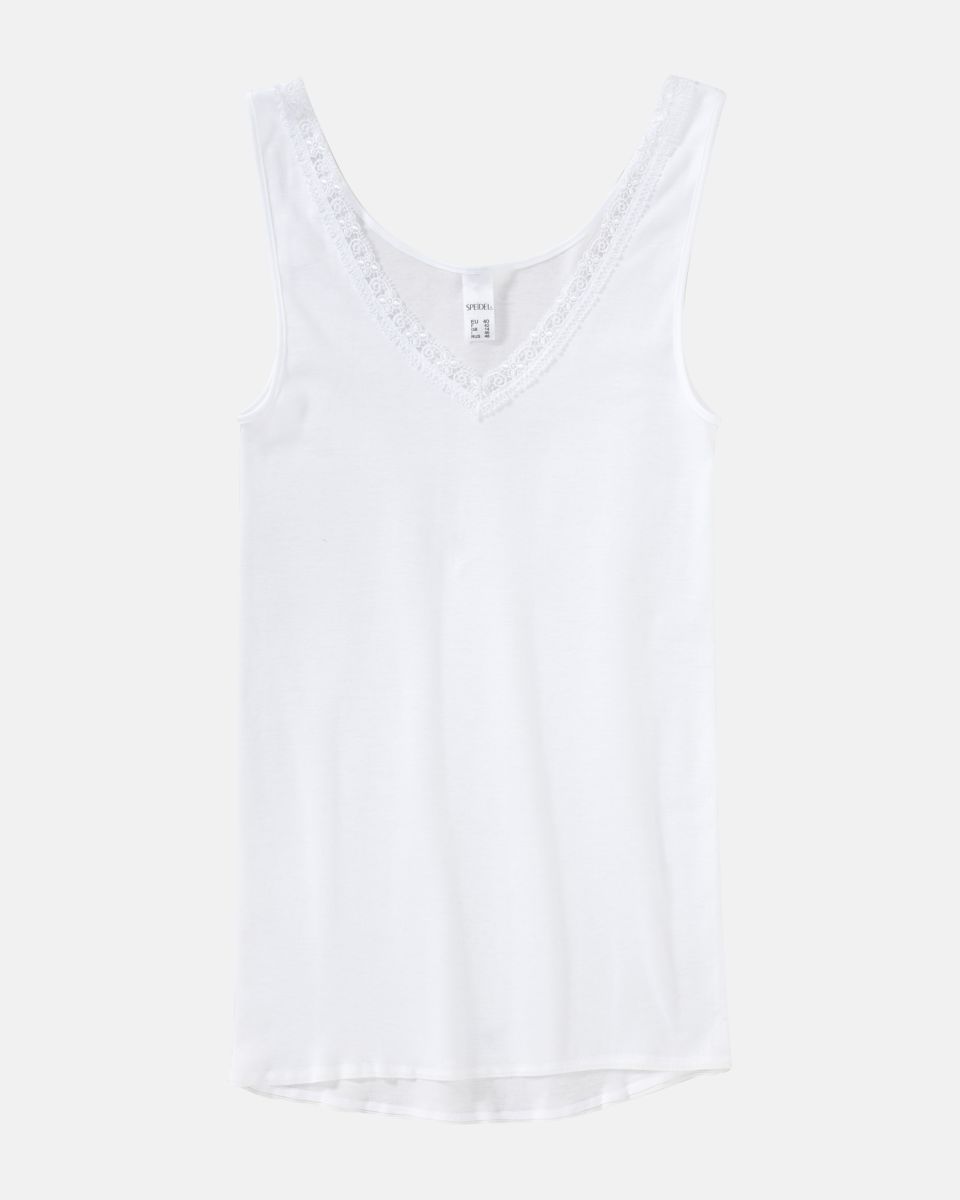 Achselhemd in weiß aus der Serie Britta, flach auf einer Oberfläche liegend.