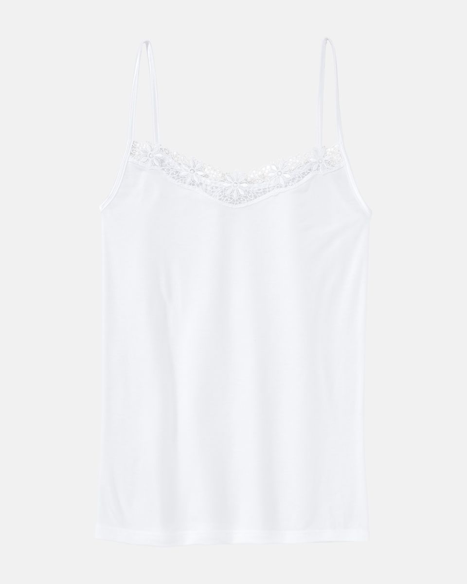 Hemd in weiß aus der Serie Sofia, flach auf einer Oberfläche liegend.