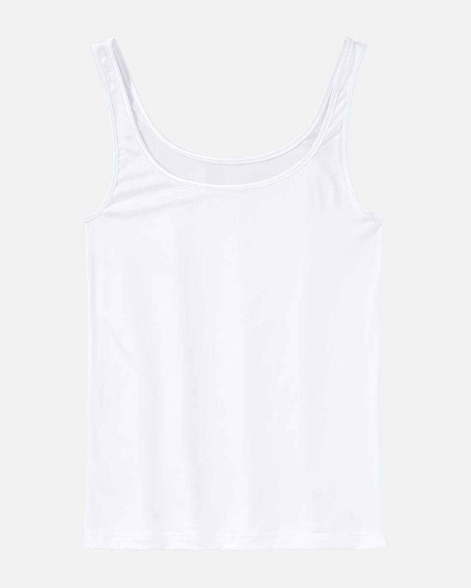 Trägerhemd in weiß aus der Serie Selma, flach auf einer Oberfläche liegend.
