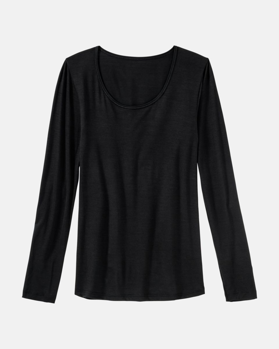 Shirt 1/1 Arm in schwarz aus der Serie Sanja, flach auf einer Oberfläche liegend.