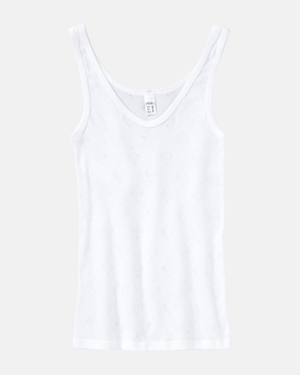 Achselhemd in weiß aus der Serie Nora, flach auf einer Oberfläche liegend.