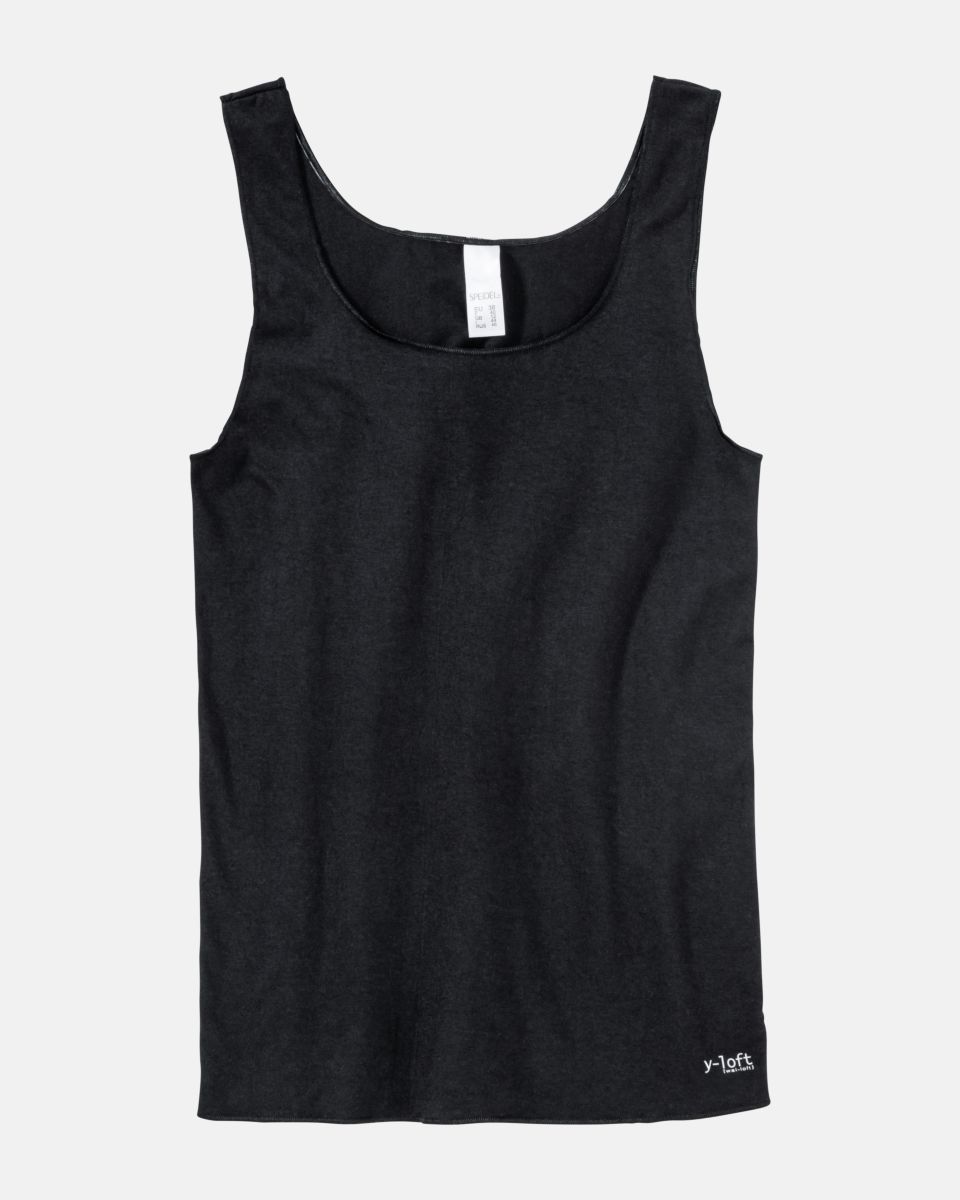 Achselhemd in schwarz aus der Serie Y-loft, flach auf einer Oberfläche liegend.