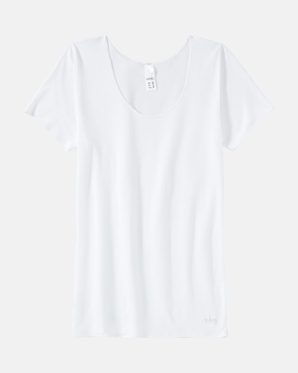 Hemd 1/4 Arm in weiß aus der Serie Y-loft, flach auf einer Oberfläche liegend.