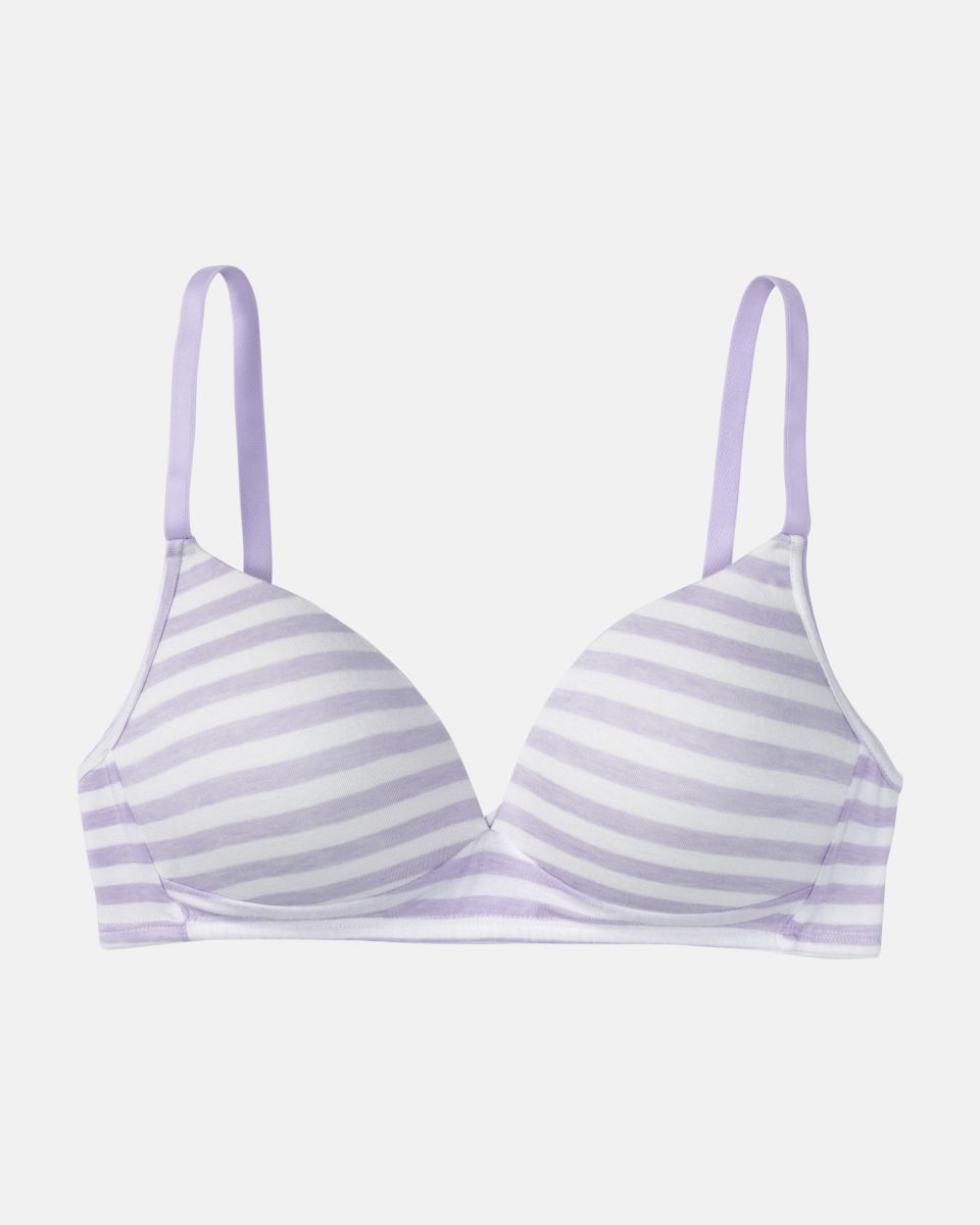 Schalen BH Triangle in lavendel / off white aus der Serie Regina, flach auf einer Oberfläche liegend.