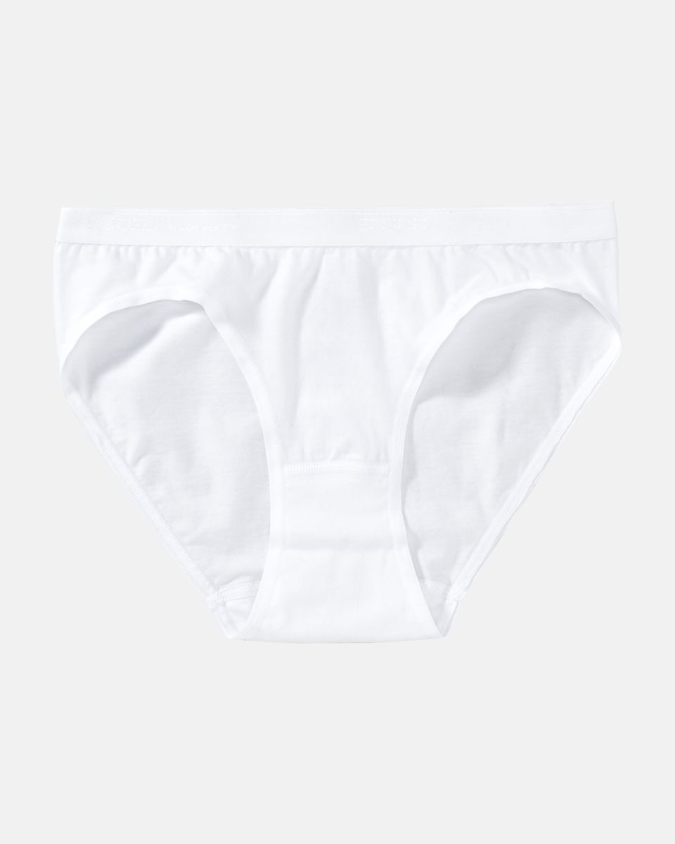 Minislip in weiß aus der Serie everyday, flach auf einer Oberfläche liegend.