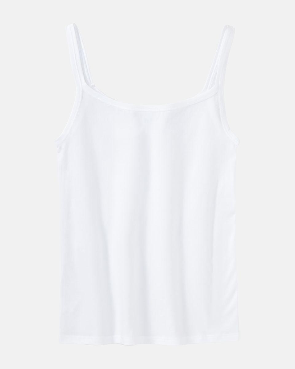 Trägerhemd in weiß aus der Serie Bio Cotton plus, flach auf einer Oberfläche liegend.