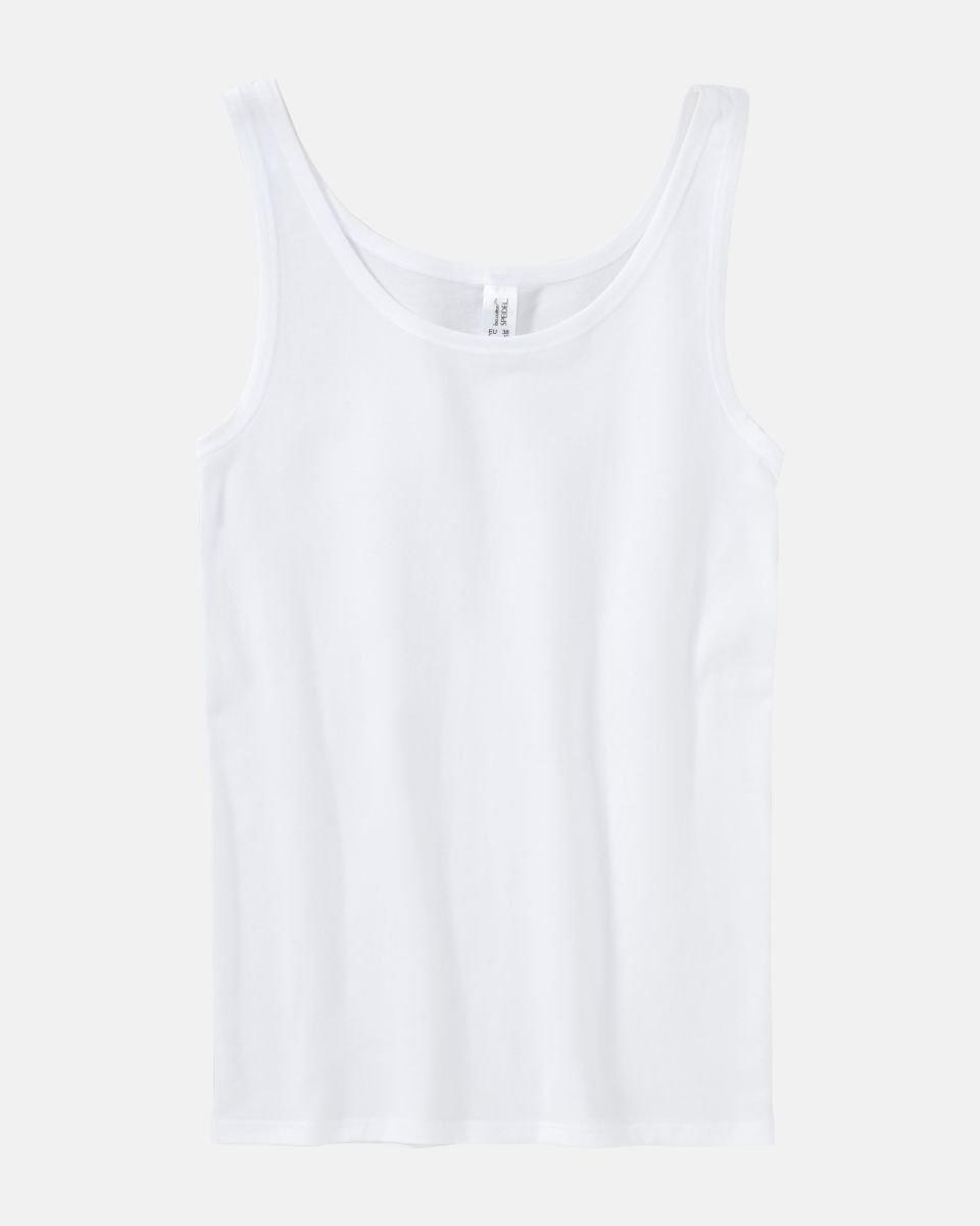 Achselhemd in weiß aus der Serie Bio Cotton plus, flach auf einer Oberfläche liegend.