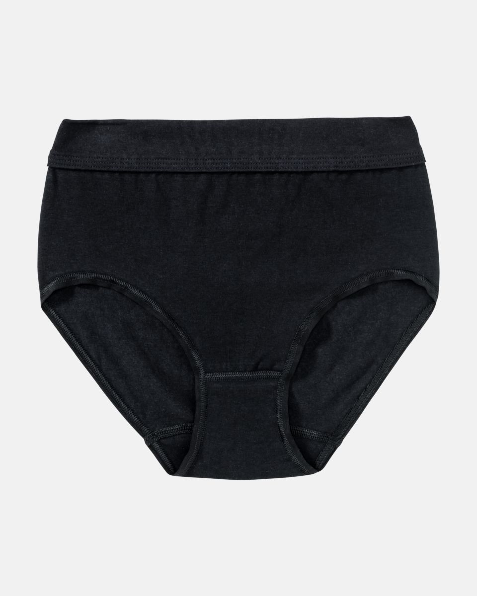 Maxislip in schwarz aus der Serie Bio Cotton plus, flach auf einer Oberfläche liegend.